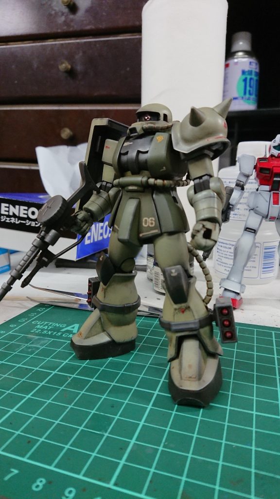 その他少々ウェザリングして、本体完成。
左前腕の合わせ目消しを失敗してしまいました…。

また左手のグーが気に入らなかったので後に他キットの平手を流用しました。