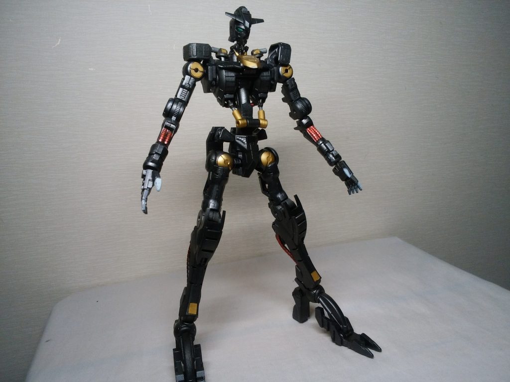 フレームは下地を黒サフで、色は缶スプレーのガンメタで塗装しました。
又トップコートは最近発売したばっかのつや消しスムースクリアーを吹きました。