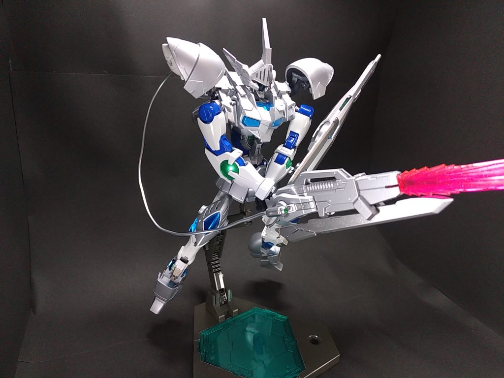 ちなみに、可動は良好。両手持ちも難なくこなせます。