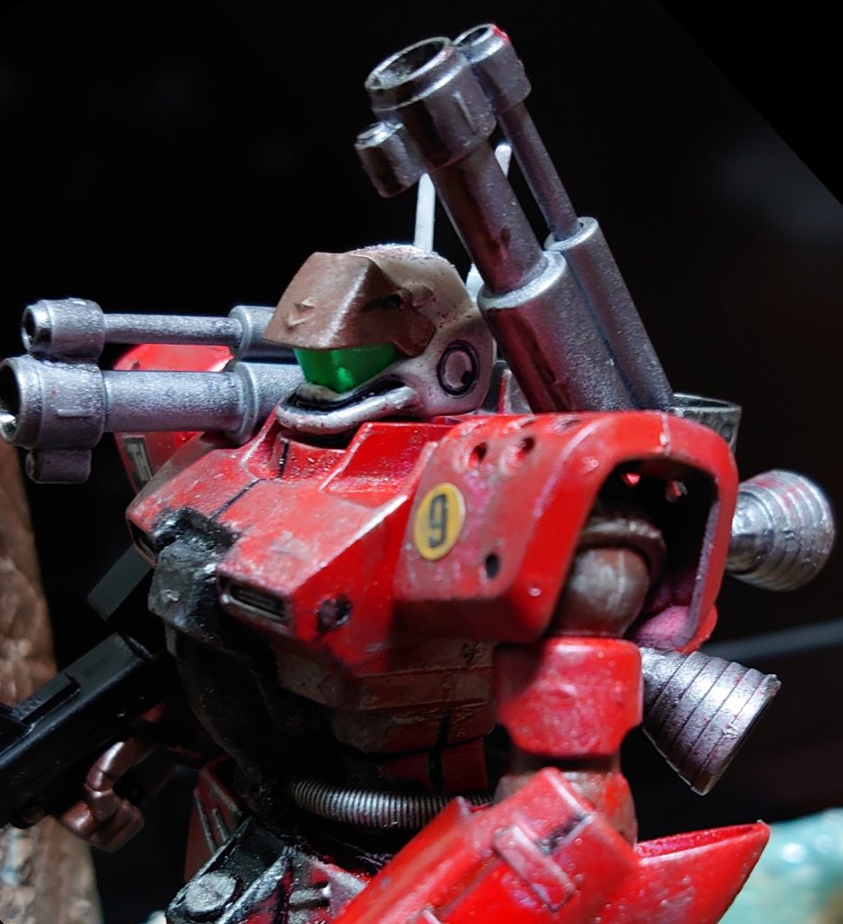 ジェネレータ出力が大幅に向上され、スラスターも大型化された。回避能力が向上され、近接戦闘の間合いに迫られても、すぐに中間距離へ離脱し射撃行動に移るパイロットの特性に応じている。逆を言えば、近接戦闘を想定していない機体だとも言える。