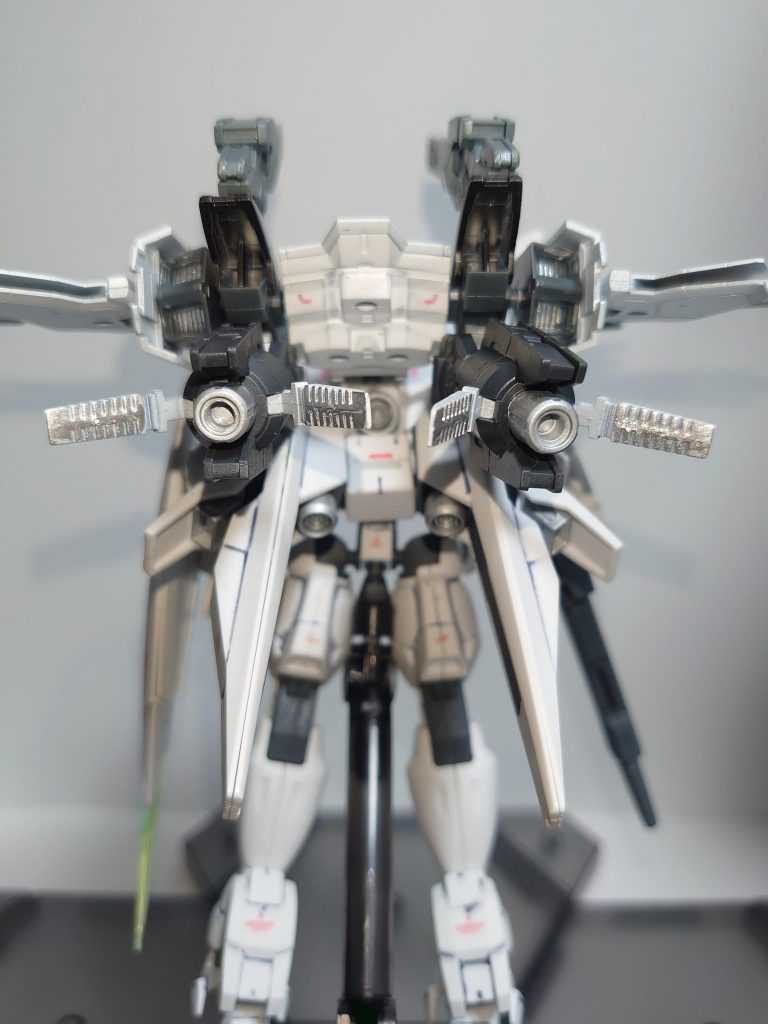 バーニア部分はシャインシルバーで塗装しています。