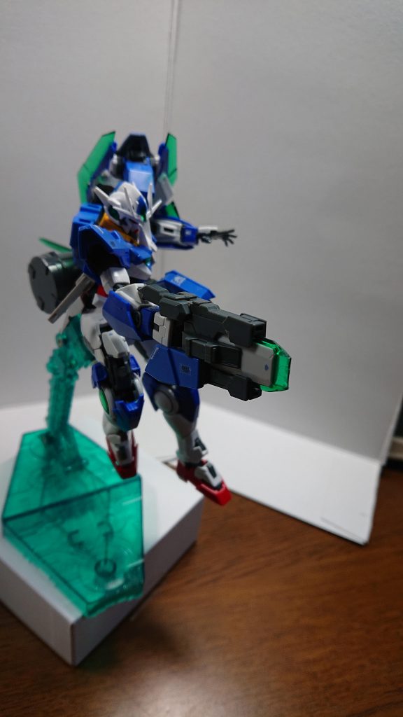 追加装備はGNソード3を射撃能力に特化させた
GNソード3改
GNビームサーベル
GNマイクロミサイル 
ガントレット
です。