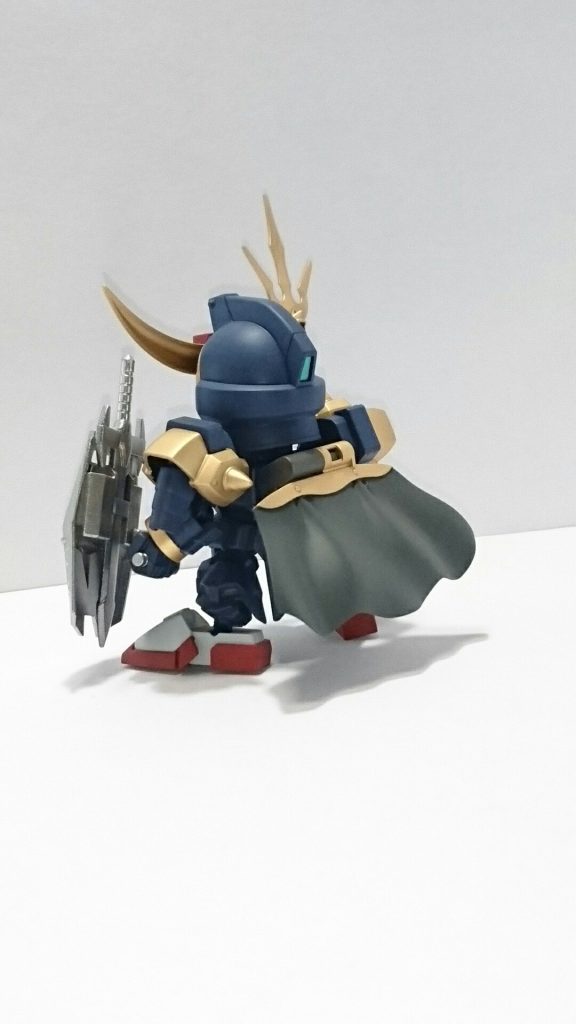 背面。
マントは三国伝の公孫瓚イージーエイトから流用。
厚みが気になるので縁を削って薄く見えるようにしてます。