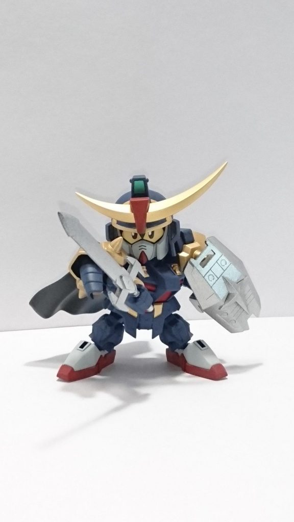 本体は金色含めてつや消し仕上げ。
白銀の盾、銀狼剣はラフシルバーで塗装して光沢仕上げです。