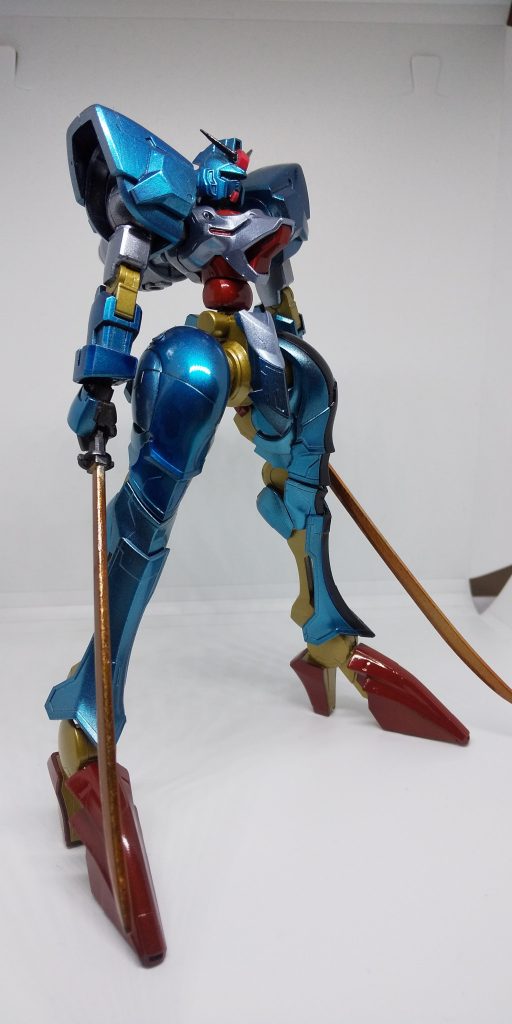 機体名:ガンダム・アズール
武装:GNヒートソード×2 GNビームサーベル×2 GNバルカン×2
GNドライヴを動力源に据えるガンダムタイプモビルスーツ。
粒子供給を絞ることにより、驚異的な機動力を得ることに成功した。