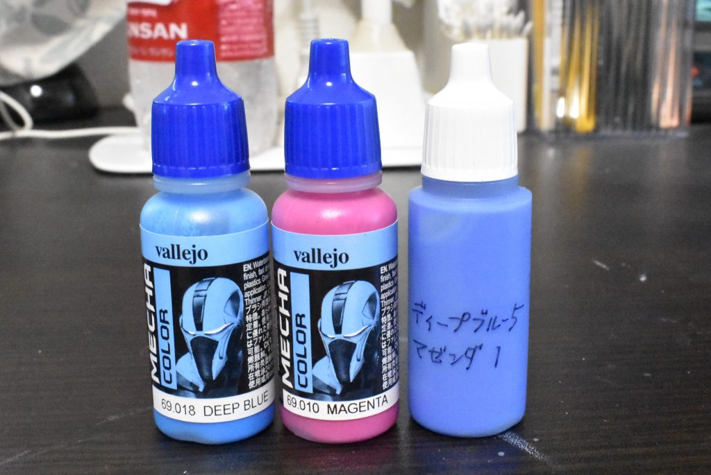 ファレホメカカラーを混色して好みの色を作成。