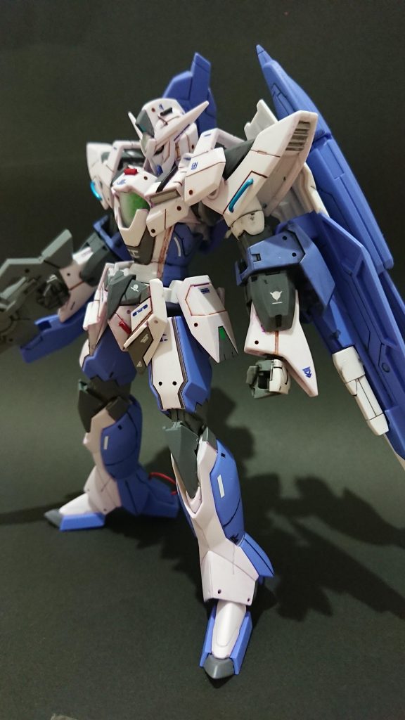 1、白ランナーにバイオレットは、おもいのほか、アイズガンダムの色合いにマッチ出来たのではないかと思います!( ゚Д゚)ゞ写真では判断しにくいですがヽ(´Д`;)ノ
ブラウンの墨入れが初でしたので、仕上がりが気になりました。
やっぱり単色ですと、色が目立ち過ぎたかとヽ(´Д`;)ノ汚れみたい