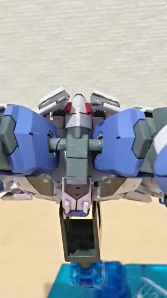 根元からポッキリでしたので、虫ピンを忍ばせ補強!