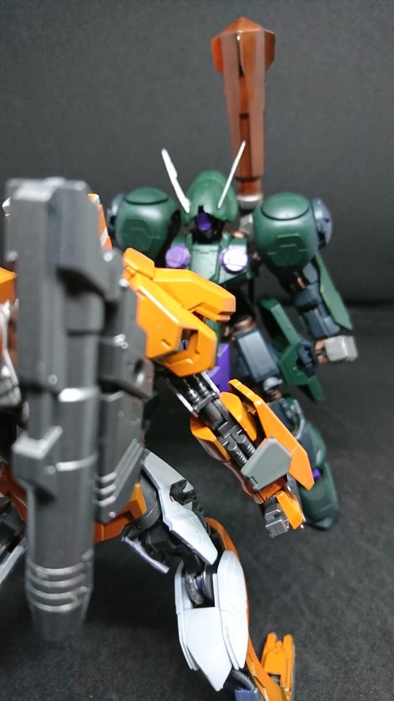 とある任務にてマルクは武装勢力の排除を命令され現地に赴いたが、先客がいたそれはリリスと同じネクストフレームのフルーレティだった「なんだ…あの機体?なんだかゼナに 似てるようなー似てないような… こっちをみてやがるな、おーい!」リリスをみたライセルは近づこうとしたするとリリスが急速で近づいてきた「うわっ!?なんだよ! こっちに来やがった!!」「気を付けろ!アイツはリリスだ間合い を詰められるとマズイ!」ゼナの警告を聞きライセルは防御体制に入ったがリリスのタックルをくらい体制を崩した