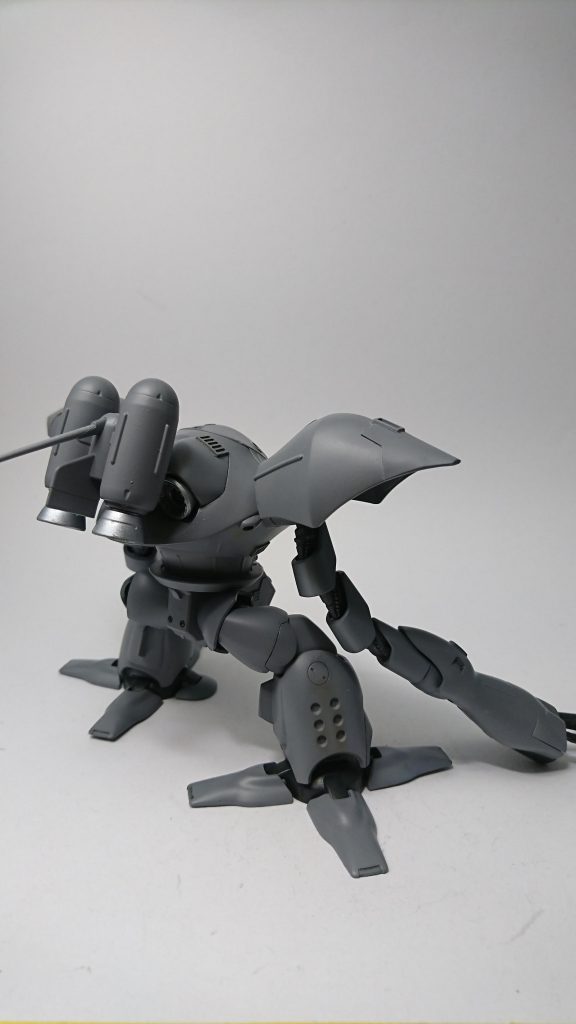 背面は特に見所ありませんが、スジ彫りを少し追加したり、市販パーツで軽くディテールアップしています。
あ、あと地味にふくらはぎの形状変えました。