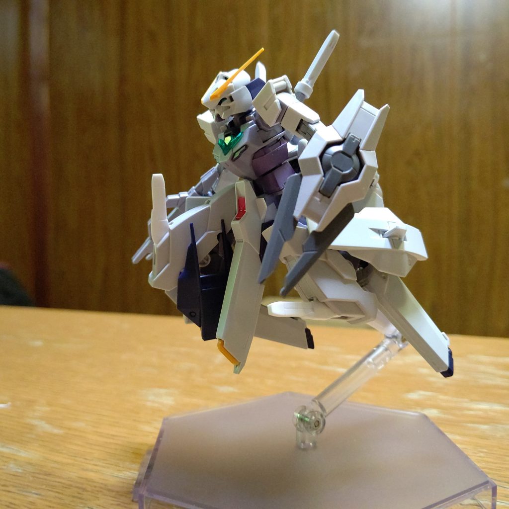 おまけの塗装前画像。ティターンズカラーも好きだけれども白い機体でも良かったかも…(人´ з`*)♪
途中まではコアガンダムとウーンドMA風な二機に分離可能なように、足は取り外しが出来るよう製作したのですが、コアガンダムの角がパーツ隠しにヤられたので…もう…今回は分離しませんよ‼️w( ;゚皿゚)ノシ
また機会があれば頭部を作り直して当初の計画通りに仕上げてあげたいですね。
閲覧ありがとうございました‼️(*`・ω・)ゞ