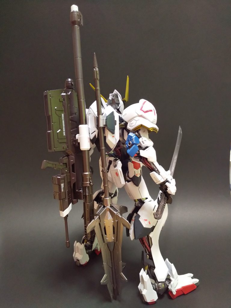 バックショットです。
インナーフレームはツヤあり、外装はつや消しで仕上げています。