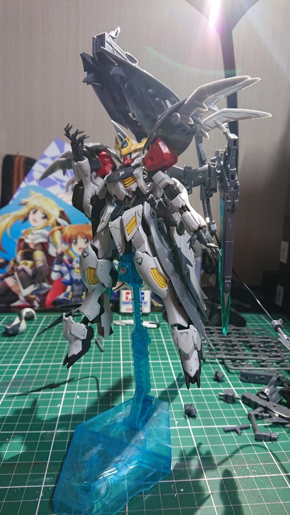 合体形態・モード『カドゥケウス』
全身に近接武装が施された基本形態。
近距離は当然のことながら、全武装が自動遠隔操作可能なため、中距離戦にも対応出来る。