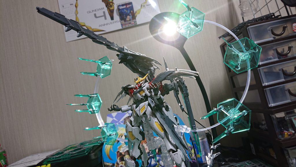 サテライトカノン『メルクーア』展開。
本機最大の火力を誇る武装。サテライトカノンと銘打たれてはいるが、太陽光でのチャージも可能。
チャージこそ必要だがその火力は折紙付きである。