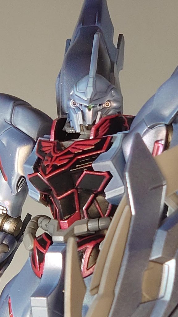 モノアイはＨアイズに変更してますが奥まっているのでわかりづらいですね。