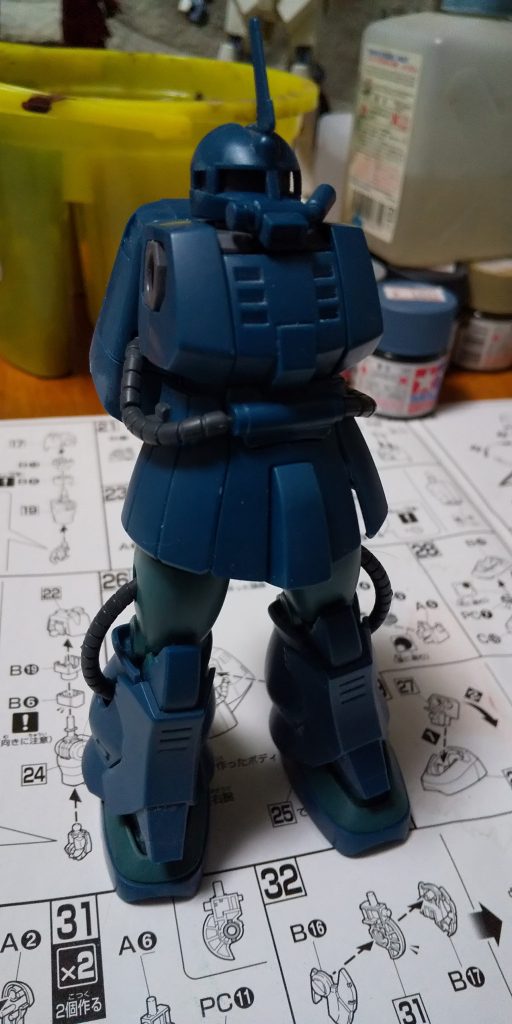 普通のザクに比べてむっちりした印象があります。