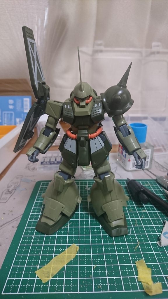 塗装前
ちょこちょことプラ板を貼り付けたり、パネルラインを追加しました。