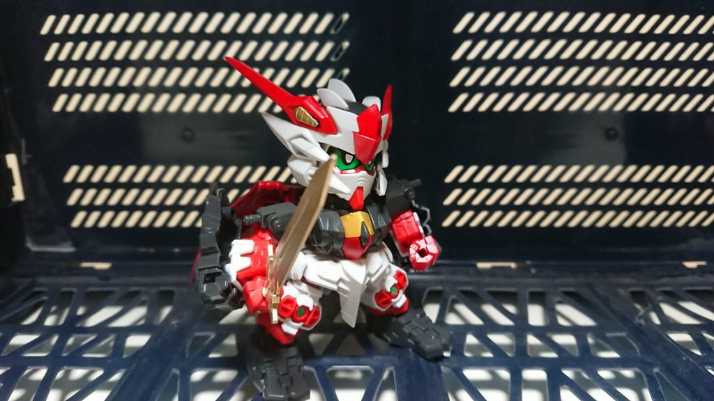 【ガンプラ概要】
ガンプラ好きの少年「コウダン・ヤマト」が制作したガンプラ。
BB戦士の「戦国アストレイ」と「ゼロガンダム」のミキシングキットであり、「ファンタジー世界の勇者」「テレビの特撮ヒーロー」をイメージして作られている。
魔法剣士の名の通り、魔法と剣術を組み合わせての戦いを得意とする。
小学生の作品というだけあって完成度は高いとは言えないが、ヤマトは持ち前の反射神経でそれを補っている。