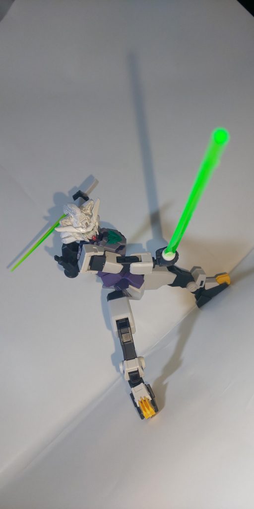 他にもコアガンダムに元々搭載されているビームサーベルも使用可能。