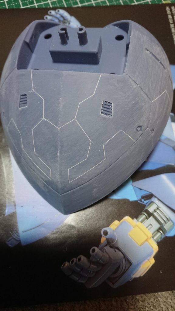 タガネでスジボリ追加。