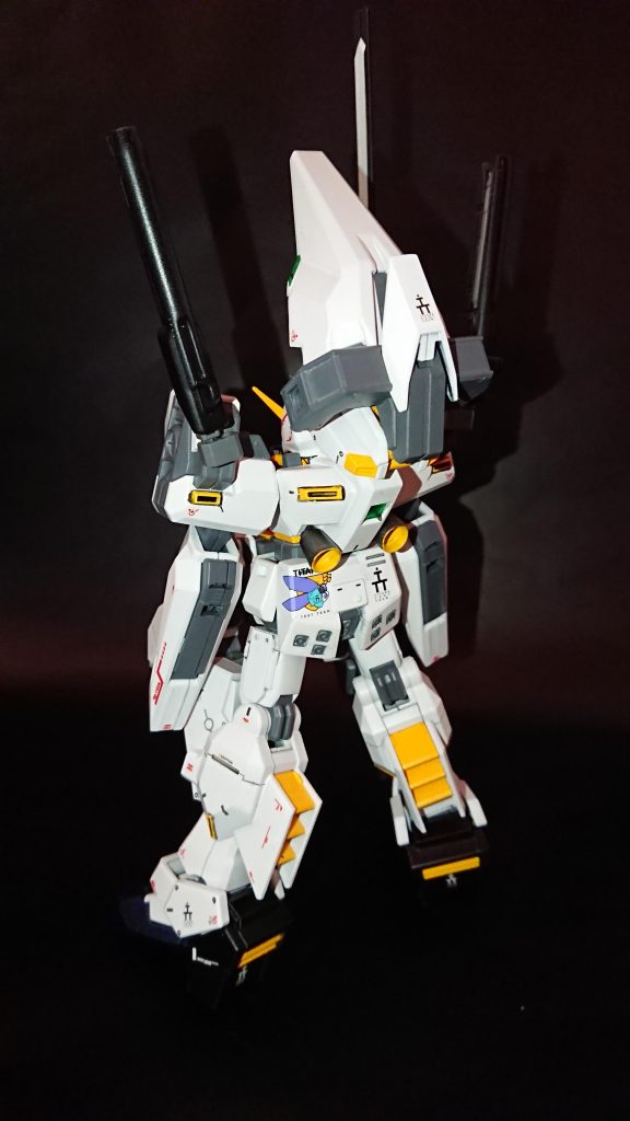 背中のブースターはそれっぽい雰囲気が出せたらいいと思っていたのでポン付けです。違和感を感じさせないのは同系統のキットならではですよね。