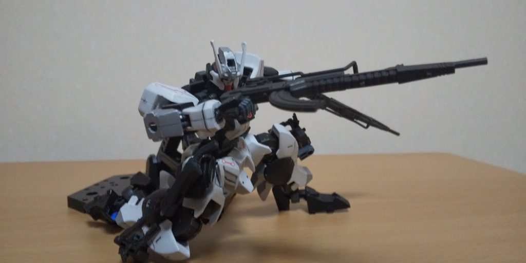 例えばサブマシンガン。
軽量で取り回しが優秀で、威力はちと不安だが、某エクバのへビアみたいなあのやべー動きが普通にやり易かったりする。しかも負担が少ない。(タクト曰く)