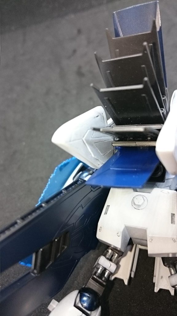 バックパックの肉抜き部は設定通りに作り起こしました