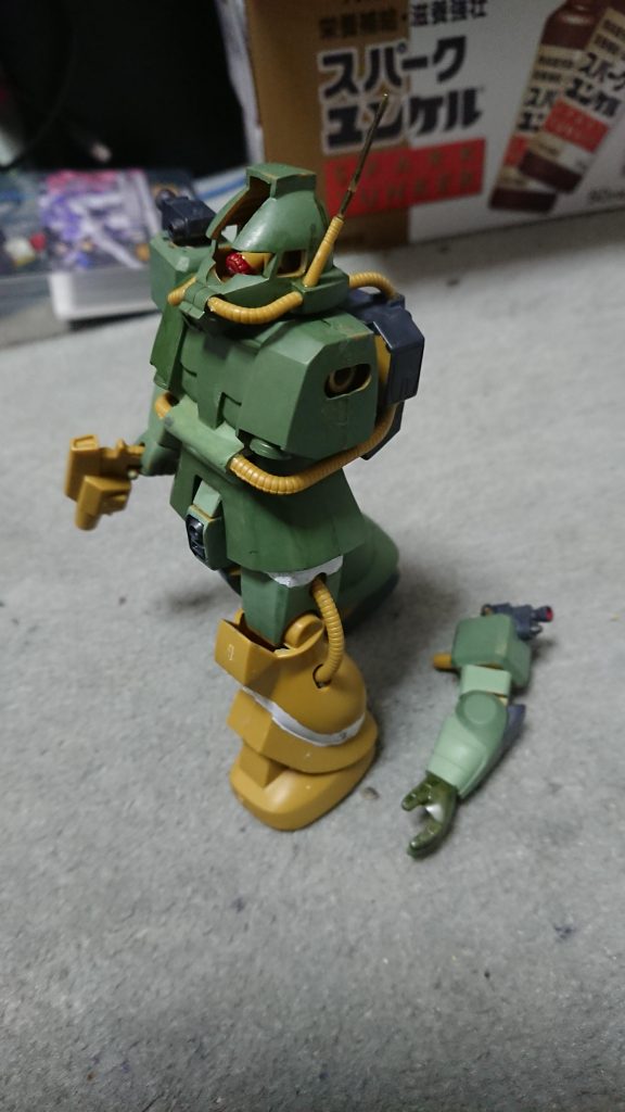 左腕がゆるゆるですぐに外れてしまいます。