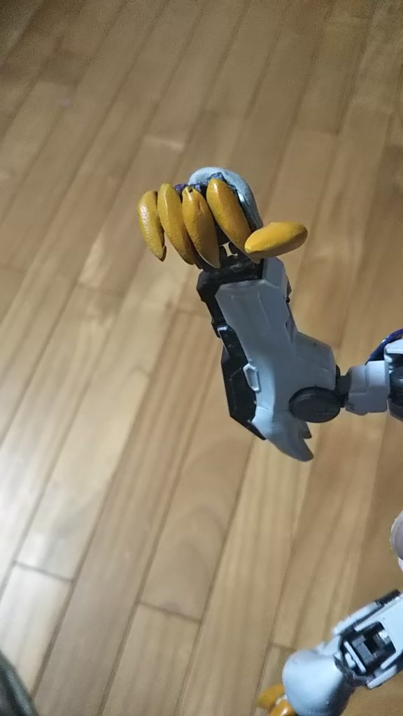 レクスネイルはザクの手を使って全指可動化させました。今回1番やりたかったことですね笑