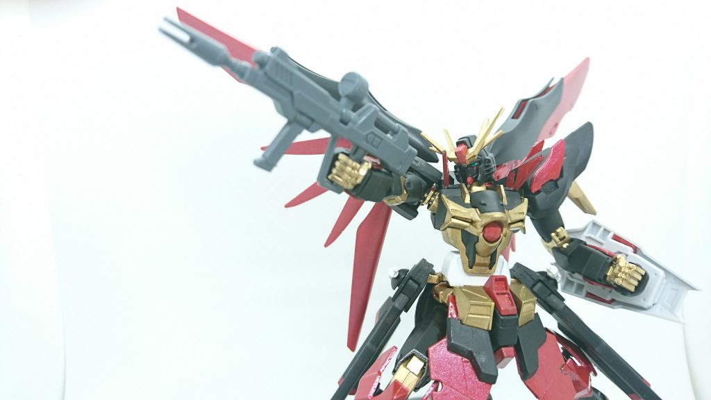 MA-BAR73/S 高エネルギービームライフル
デスティニーが装備するものと同じもの。
高機動戦闘においてエネルギー消費が大きいく、供給源が核ではないため出力・連射性能は劣るものの、セカンドシリーズのものよりは優れる。
本来は独自の装備を開発する予定であったが、ロールアウトに間に合わなかったため、デスティニーのものを調整し装備することとなった。