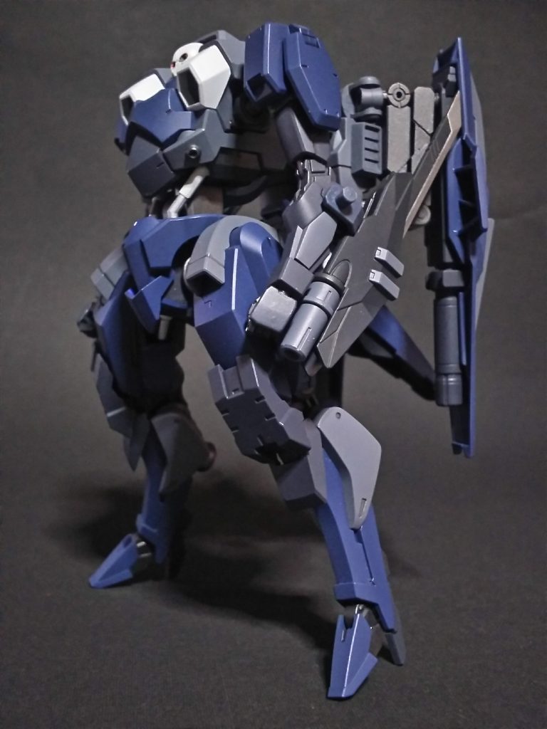 武装は腕部にグレネードランチャー付きのソニックブレイドを固定武装としています。これは、雑誌の付録キットです。