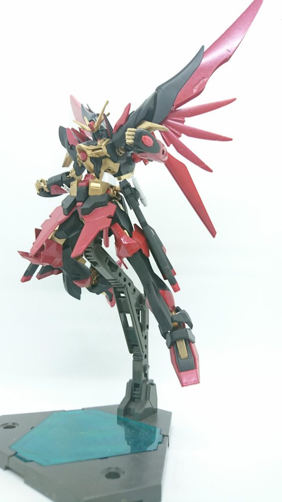 カタログスペックからバッテリー駆動でありながら、一定水準以上の火力と最高の加速性能を持つ機体としてロールアウトした。
GBN内での模擬戦において、太陽炉搭載機のトランザムに対して後れを取ることなく肉迫した。稼働時間においても太陽炉搭載機のトランザム終了後も本機は光の翼を使用することはでき、太陽炉搭載機に対して優位に戦えた。支援AIにより相手の攻撃を避け、相手に攻撃を当てた。
模擬戦の成果として、太陽炉搭載機より速く機動性を発揮したこと、支援AIが問題なく機能していたことがある。しかし、敵機を撃墜することはできなかった。