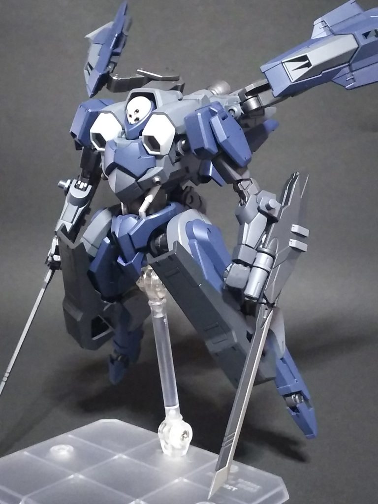 ナックルシールドは膝に固定できます。