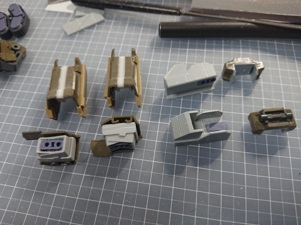 各アーマーパーツの工作。スリッパ部分のパーツはほぼプラ板で箱組。