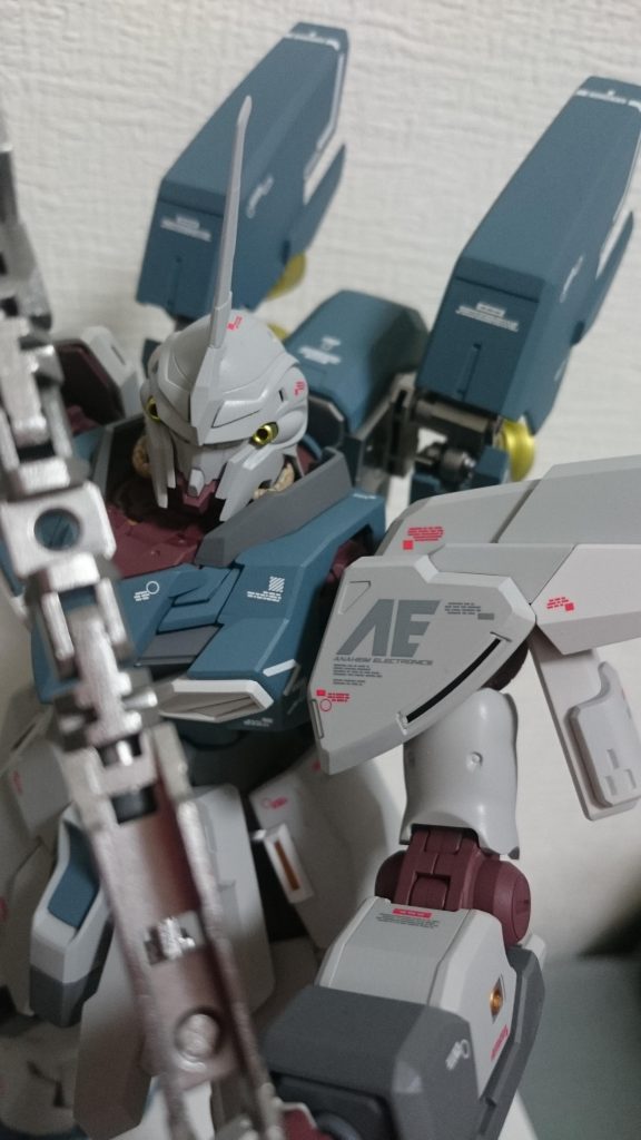 色は、製作中はまとまりが無い感じがしていましたが、完成すると、ま、こんなもんかなと思えました。胸等はブルーグレーです。