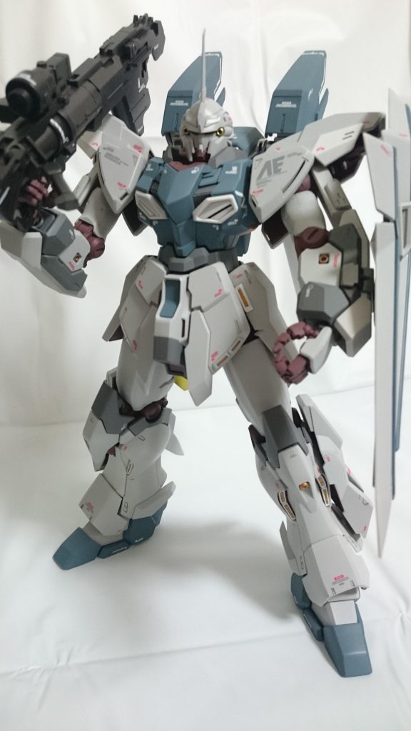 今回はバズーカも作りました。基本色はニュートラルグレーIIです。もう少し暗くても良いかとも思いましたが、しなくて良かった理由は後程。