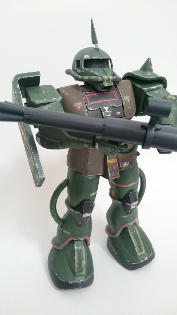 動きの変化はこのぐらいで、ご勘弁を。バズーカは新品の設定ですよ。