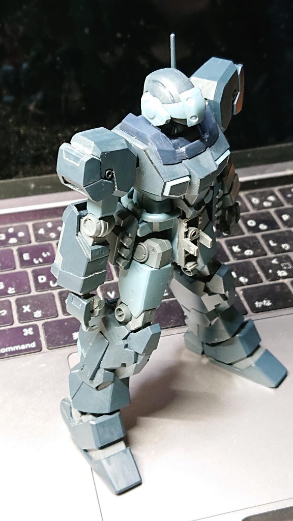 黒瞬着を盛ってヤスリかけしエッジ出し