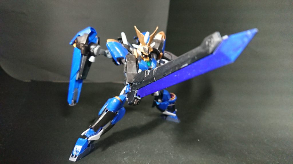 大型剣も使用可能。高い機動で相手に突撃