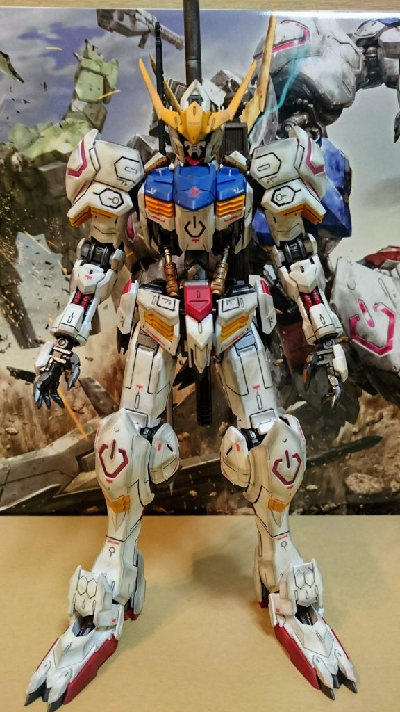 基本的に手を加えなくてもいい位、素晴らしいキットでしたが、一応スジ彫りで情報量を増やしました。