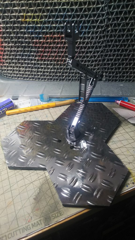 今回は友人への贈答用に作成しました。
台座は100均のシールとシルバー塗装で雰囲気をだしてます。
喜んでくれるといいなぁ