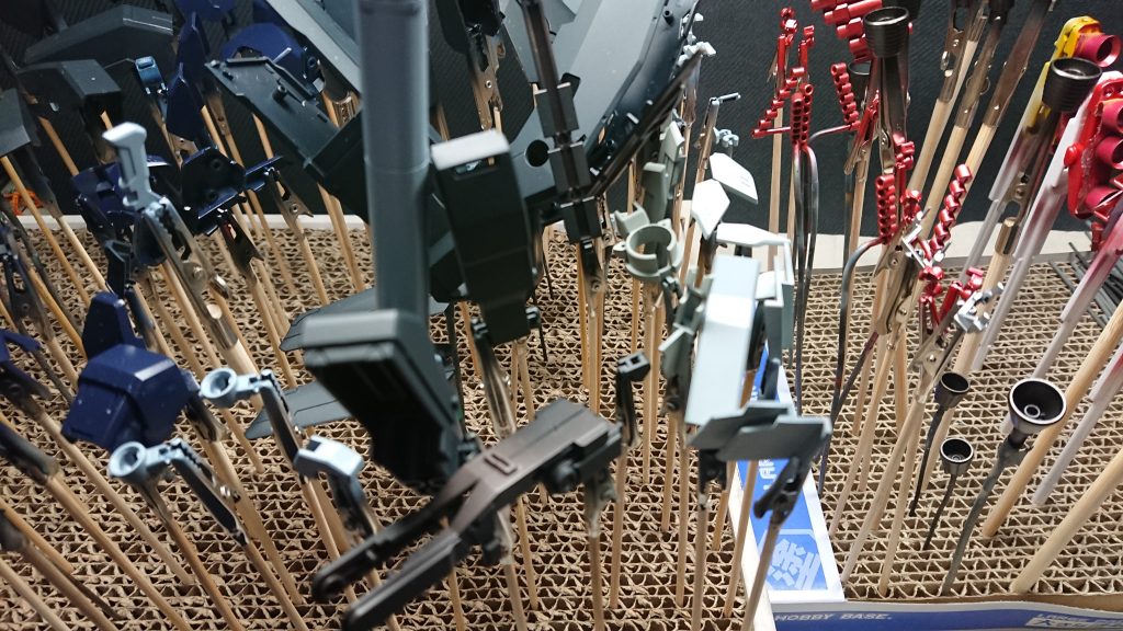 塗装中。塗っても塗っても終わらない。