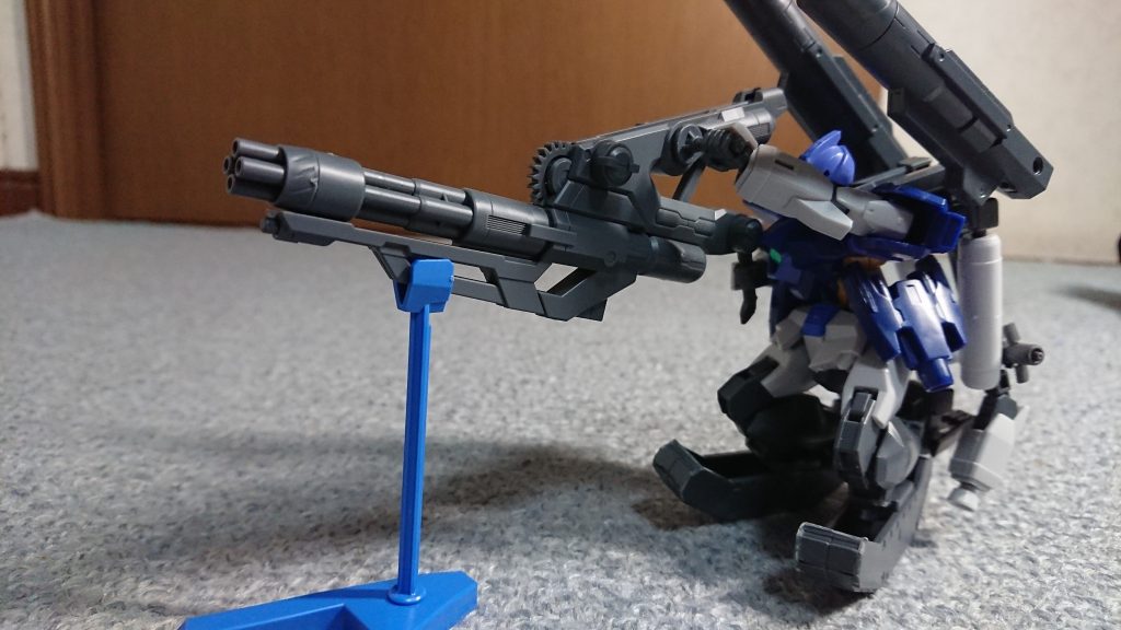 こいつの最大の特徴は戦車形態に変形することです
ザラキエルのキャタピラをつかました