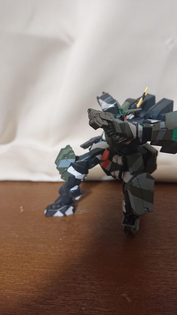 最後のビームピストル。重武装をポイポイ捨てて行くのはなんだかロマンがあってカッコいいですよね。