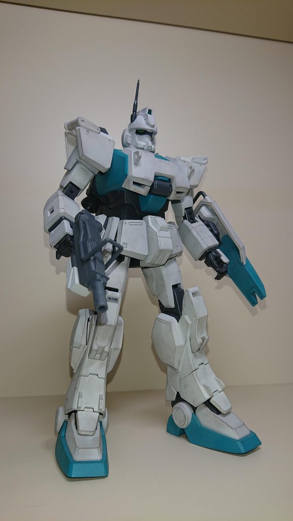 Ez8は灰サフ→各塗装→ウェザリングマスターです。
新しい機体感を出したくて色は軽めにしてみたつもりです。