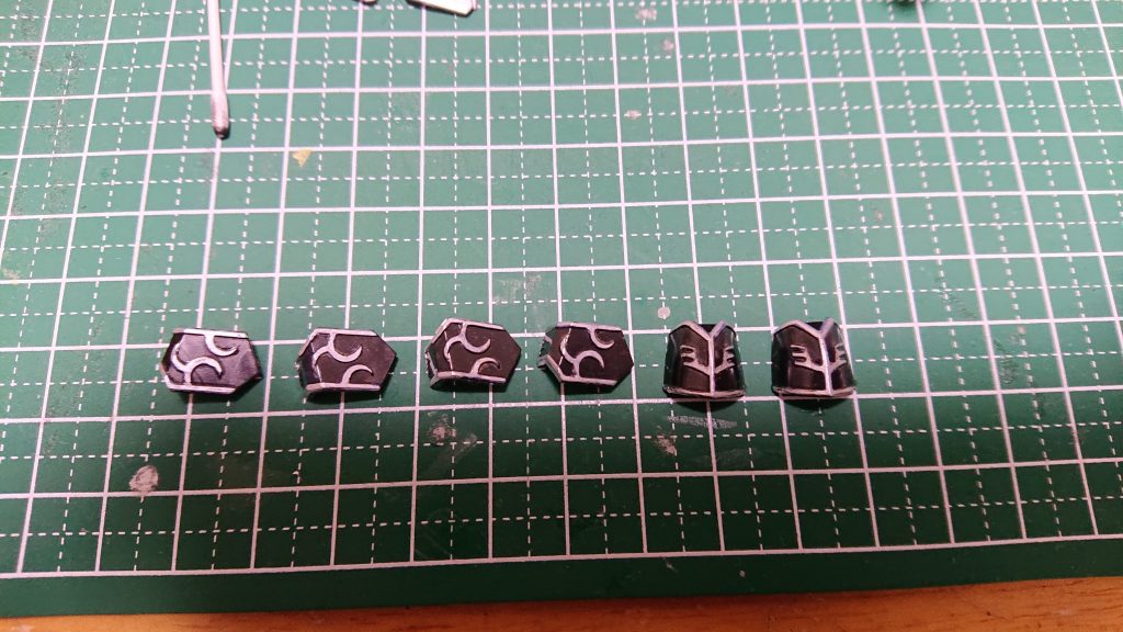 袖はガンダムマーカーの
シルバーで塗装しました。