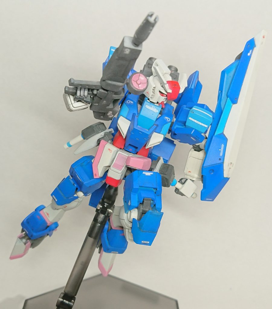 腰アーマーからビームサーベル