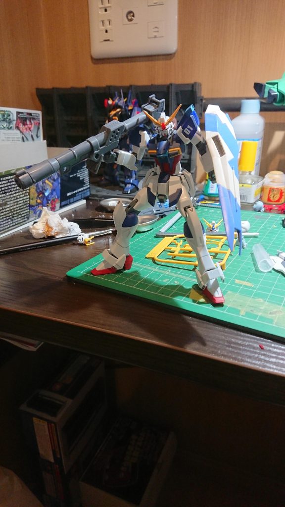 基本形態に様々な装備を換装させ発展させていく流れが好きです。
最たる例で言えばF90やストライクなんてもう最高です。
ですが先ずはMSGよりバズーカを。持ち手の角度を変えられるというのは非常に有り難いですね。シールドはハイニューからかな？
ここから今後どういう風に広げていくか楽しくやっていきたいですね。