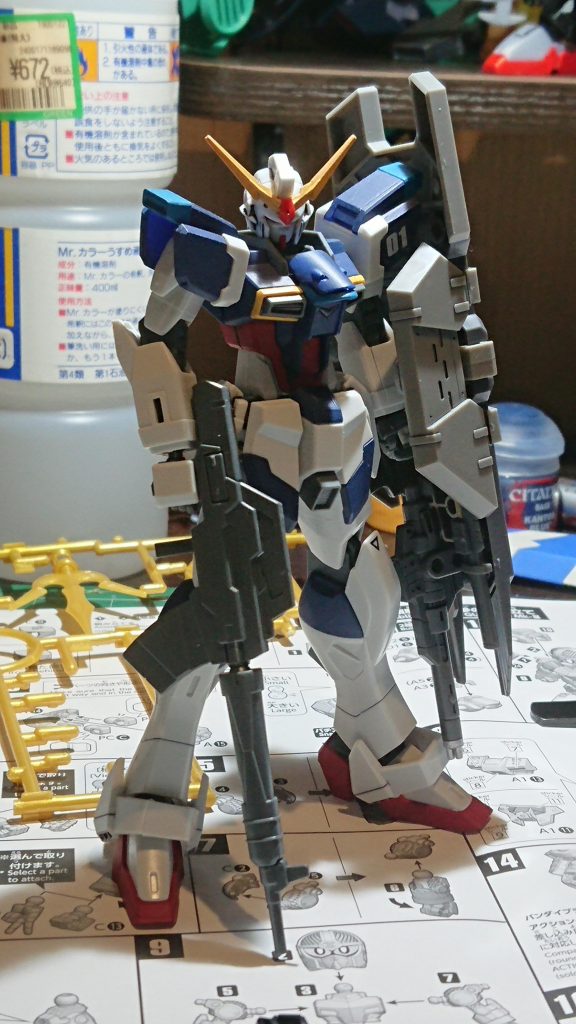 ライフルは前回製作のマーク２同様の21ウエポンより。
ビーム兵器よりも実弾兵器のほうが好きなので。
シールドはコトブキヤのMSGより。
裏面に拡張穴が多くあるのでもう１つ購入して左右にというのもいいかな？
すると装備の幅も広がりそうですし。