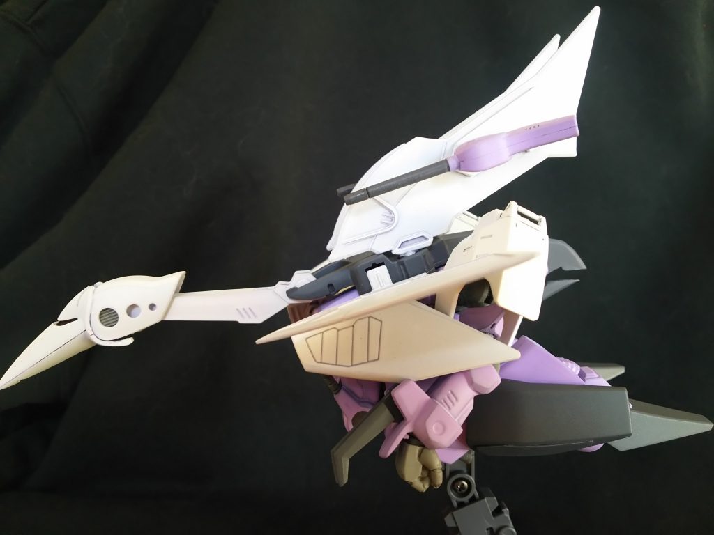 横から。ハンブラビスワンのツメがちゃんと鳥の脚っぽく出るようにしました